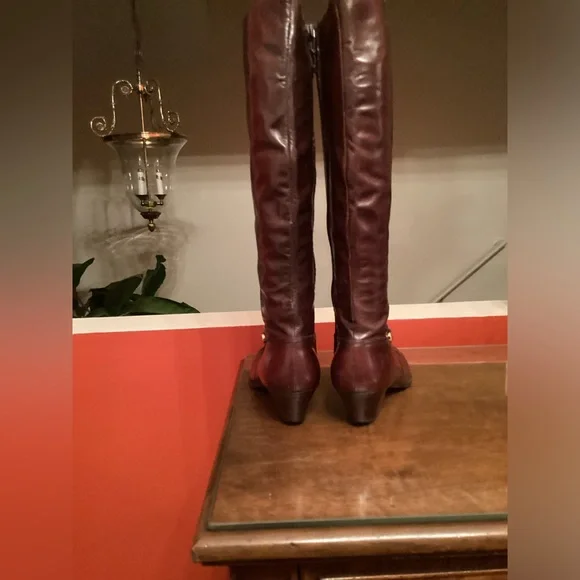 Salvatore Ferragamo women’s Brown leather boots, size 9 1/2 AAAA - Picture 4 of 7